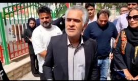 مدیر ارشاد بوشهر گل باران شد؛ هنرمندان کوچه سنگ‌تمام گذاشتند+فیلم