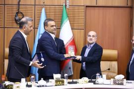 اهداء مدال افتخار سازمان شیلات کشور به شرکت پلیمر آریاساسول+عکس