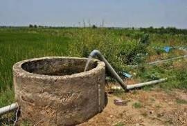 کشاورز دیری چاه خود را در اختیار شرکت آب و فاضلاب قرار داد