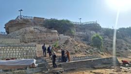  فونداسیون زیپ‌لاین در حریم قلعه است، باید برچیده شود