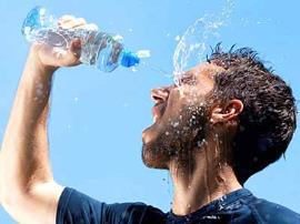 برای جلوگیری و درمان گرمازدگی، بیشتر آب بنوشید