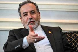 واکنش متفاوت عباس عراقچی به کری‌خوانی برای استقلالی‌ها