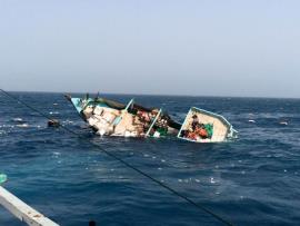 نجات پنج سرنشین لنج باری از خطر غرق شدن در آب های خلیج فارس