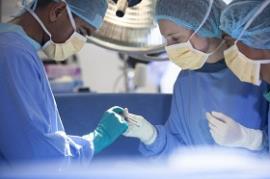 جراحی نوزاد 2 روزه با تومور 1.5 کیلویی در امارات