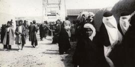 عکس/ زنان و مردان در کنار چرخ و فلک دوره قاجار 