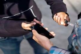 فیلم لحظه جدال زن جوان مشهدی با دزد موبایل