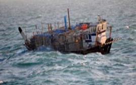 7 سرنشین شناور صیادی در خلیج‌فارس نجات یافتند