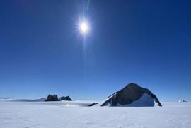 کشف یک شهاب سنگ بزرگ در قطب جنوب+عکس