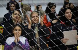 بانوان بوشهری را یک نیمه پشت درهای ورزشگاه گذاشتند