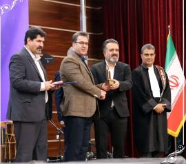 تَلخندتر از طَنّز «صادق» در جشنواره قلم وکیل