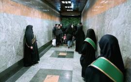 عکس معروف این روزهای مترو و آن تک بیت معروف رودکی