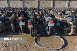 تصاویر/ پارکینگ موتورسیکلت‌های رسوبی
