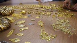 پلیس بوشهر بر دست سارقان طلا دستبند زد