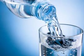 نوشیدن منظم آب در فصول گرم سال برای سلامت بدن ضروری است