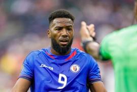 عکس/ استیل گنگ مهاجم استقلال با سیگار برگ پس از صعود به جام جهانی