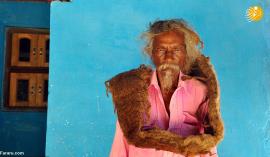 تصاویر/ مردی در هند 40 سال است که موهایش را نشسته!