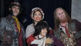 عکس/ چهره‌های متفاوت «هوتن شکیبا» و «بهنوش طباطبائی»؛ گریم سنگین در نمایش «الیور توئیست» 