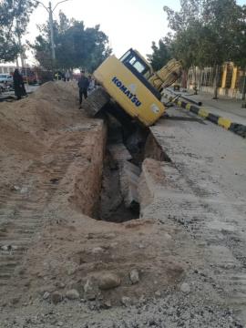 سقوط بیل مکانیکی در بوشهر جان یک کارگر را گرفت + عکس