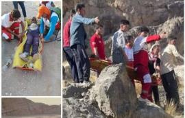 نجات جان کوهنورد مصدوم در منطقه صعب‌العبور قلعه حیدر گناوه