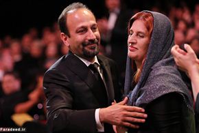 تصاویر/ اصغرفرهادی لحظه دریافت جایزه بهترین فیلمنامه جشنواره کن 