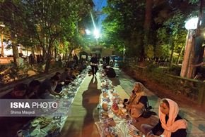 تصاویر/افطاری‌های خیابانی در تهران 