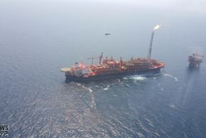 تصاویر/ لایه نفتی پارس‎جنوبی؛ تلاش در دل آبی خلیج‌فارس