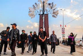 تصاویر/پیاده‌روی زائران حسینی از نجف تا کربلا
