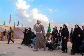 تصاویر/پیاده‌روی زائران حسینی از نجف تا کربلا