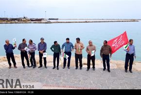 تصاویر/زنجیره انسانی بوشهری ها در حمایت از سپاه
