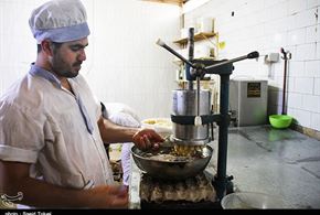 تصاویر/کارگاه پخت زولبیا و بامیه