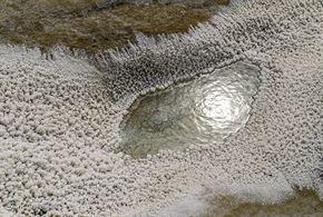 گنبد نمکی جاشک بوشهر
