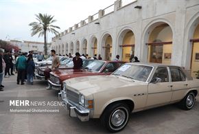 نمایش خودروهای تاریخی و سافاری در بوشهر