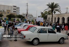 نمایش خودروهای تاریخی و سافاری در بوشهر